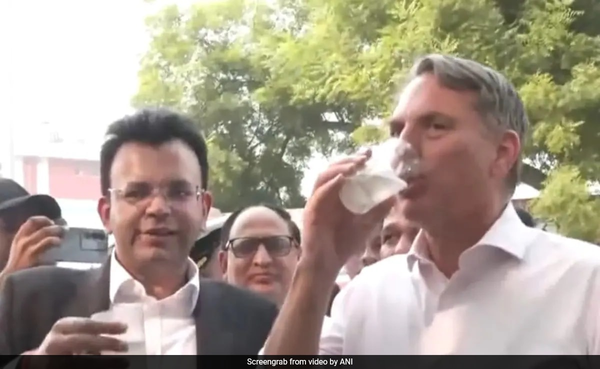 Australia Deputy PM Drinks 'Nimbu Pani', Pays Through UPI In Delhi