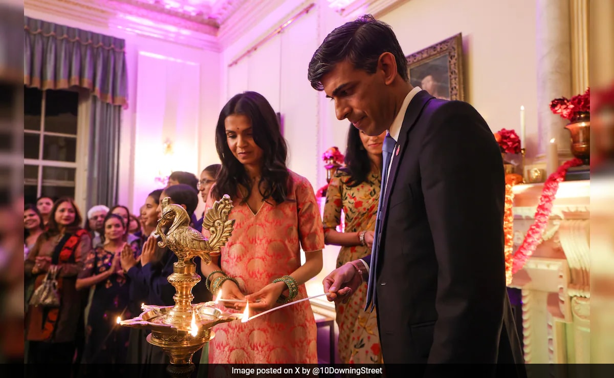 Diwali At Downing Street: UK PM Rishi Sunak, Wife Akshata Murty Light Diyas