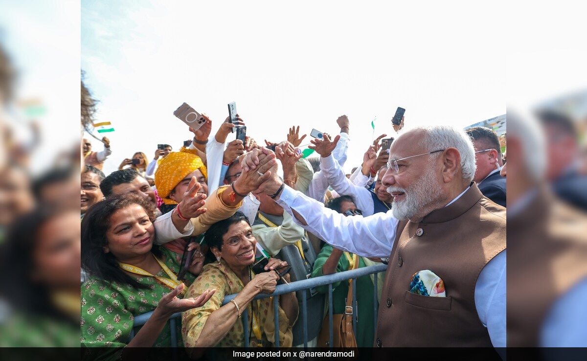 Watch: Indian Community's Big Welcome For PM Modi As He Lands In US