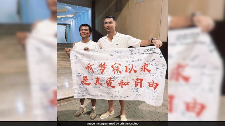 Cristiano Ronaldo's Fan From China Cycles , km To Meet The Footballer
