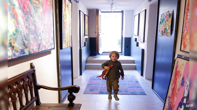 Germany's Year Old "Mini Picasso" Gains Global Art Fame