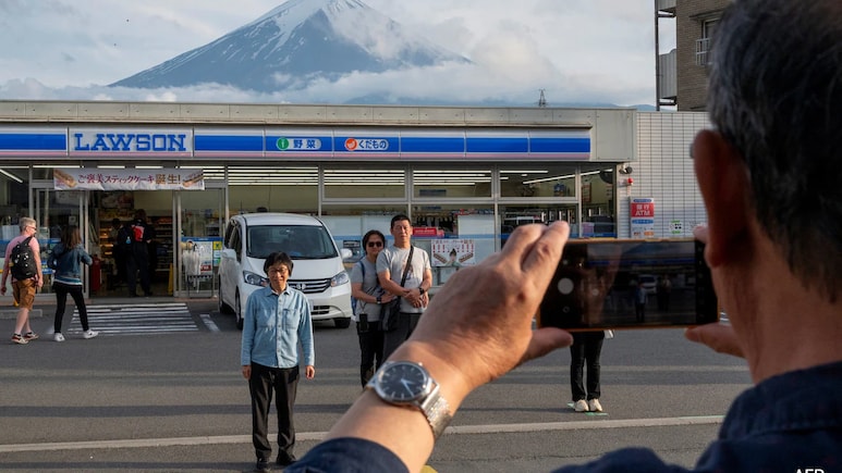 Japan's Iconic Mount Fuji Remains Snowless, Breaks Year Record