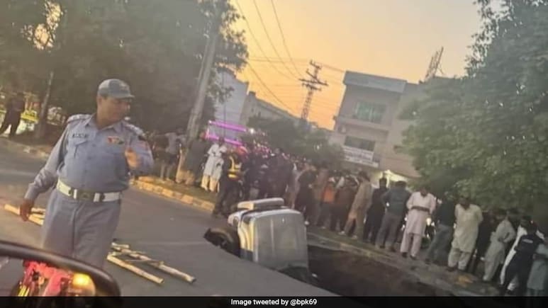 Massive Sinkhole In Lahore Swallows Vehicles, Causes Traffic Disruptions