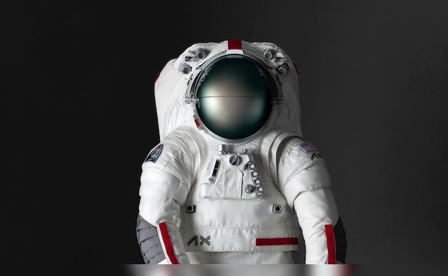 The Astronaut Wears Prada As Axiom Unveils New Spacesuit