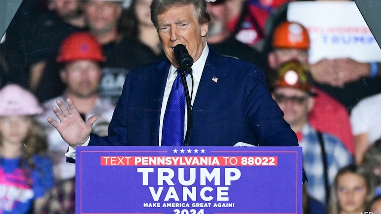 Trump's 'Awkward' Story Has Reporter Struggling To Keep Straight Face