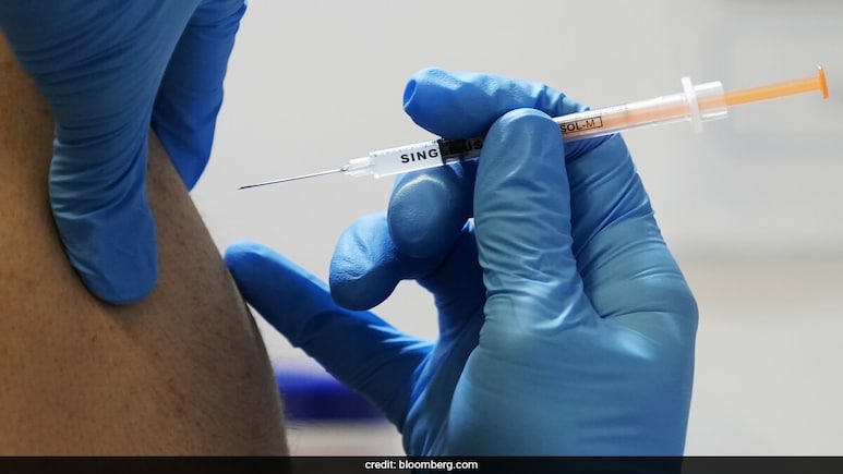 US Health Advisers Back Pfizer, Merck Pneumonia Shots For Adults Over