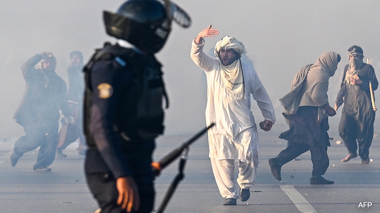 , People Protesting For Imran Khan's Released Arrested In Pakistan