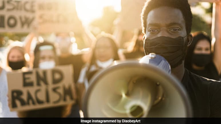 Authorities Probing Bigoted Text Messages That Spread Alarm Across US