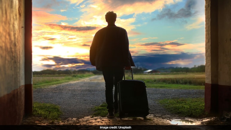 Chinese Student Commutes Weekly Between China And Australia For Love