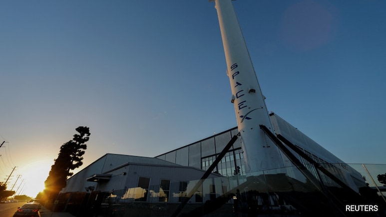 Elon Musk's SpaceX Preparing To Launch Tender Offer In December: Report