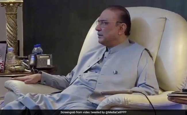 Pak President Fractures Foot While Deboarding Plane In Dubai