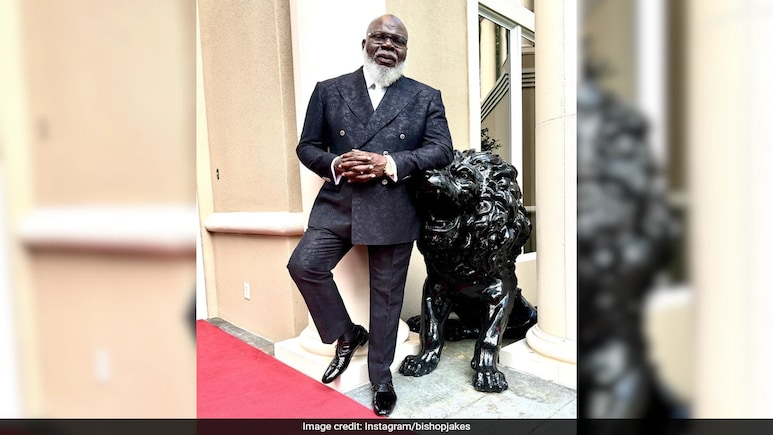TD Jakes Suffers Medical Emergency While Delivering Sermon, Now "Stable"