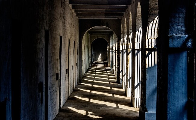Bangladeshi Terrorists, Death Row Convicts Still On Run After Jailbreak