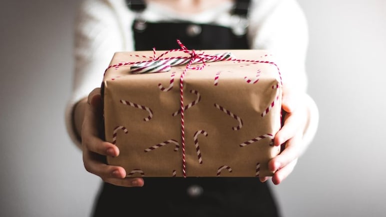 Christmas : Creative And Thoughtful Gift Ideas That Are Sure To Impress