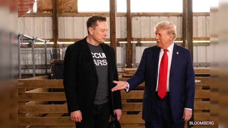 Elon Musk, Jeff Bezos Dine With Donald Trump At Mar a Lago