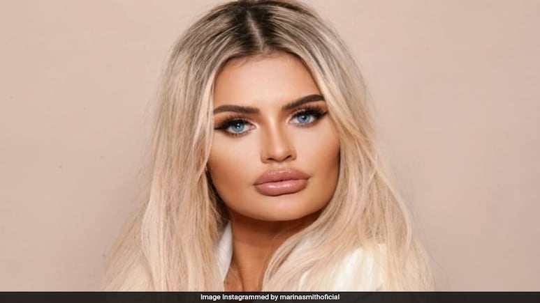 Influencer Banned From Friends' Christmas Dinner For Being "Too Attractive"