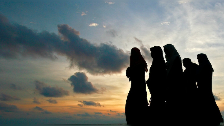 Iranian Lawmakers Seek To Impose Stricter Hijab Penalties: Report