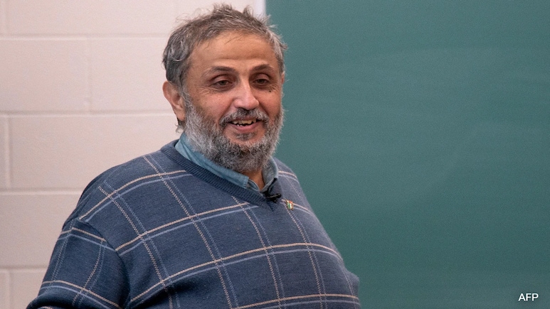Professor Who Fled Gaza Teaches Trapped Students From Canada