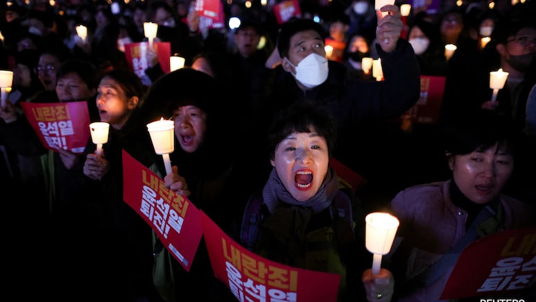 South Korea President Apologises But Doesn't Resign Over Martial Law Fiasco