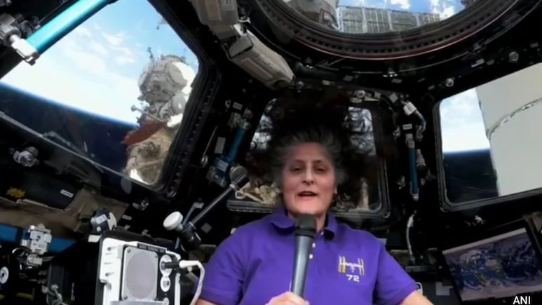 Sunita Williams Demonstrates Zero Gravity Drinking In Virtual Space Session