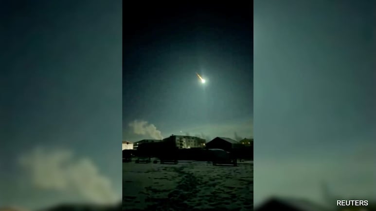 Video: Asteroid Burns Like "Fireball" After Entering Atmosphere Above Russia