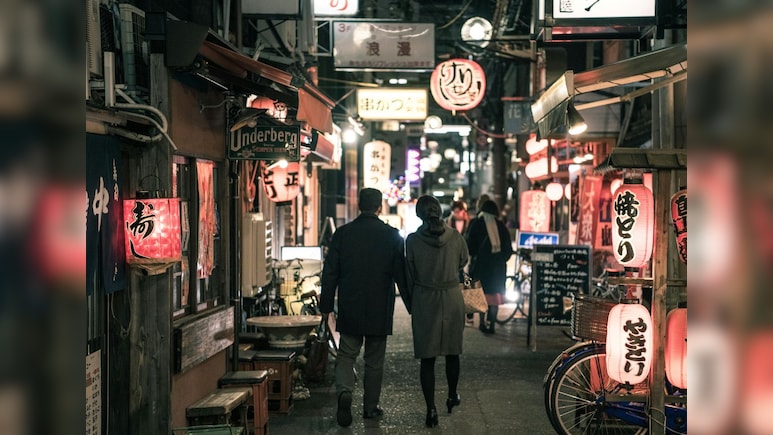 Why Christmas In Japan Is Celebrated Like Valentine's Day For Couples