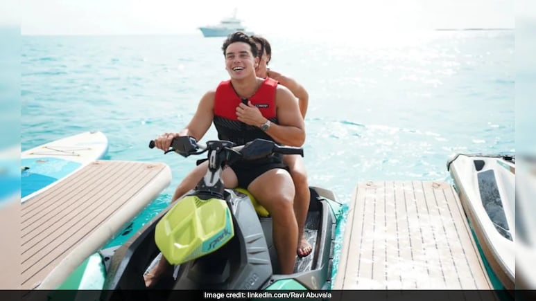 Indian Origin CEO Claims He Hasn't Washed Dishes In Years, Internet Reacts