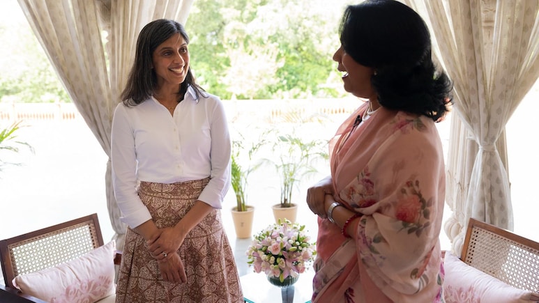 Puppet Shows, Elephants, Forts: How The Vance Kids Fell In Love With India