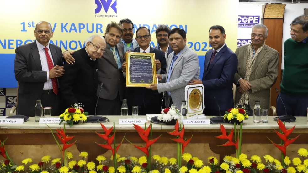 Shri Shaswattam ED (NETRA) receiving the award in Category